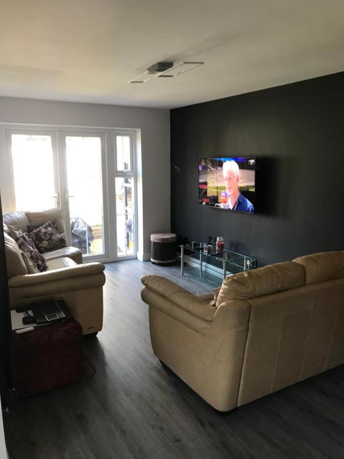 Double Room Next To Burnham Elizabeth Line Station Слау Екстериор снимка